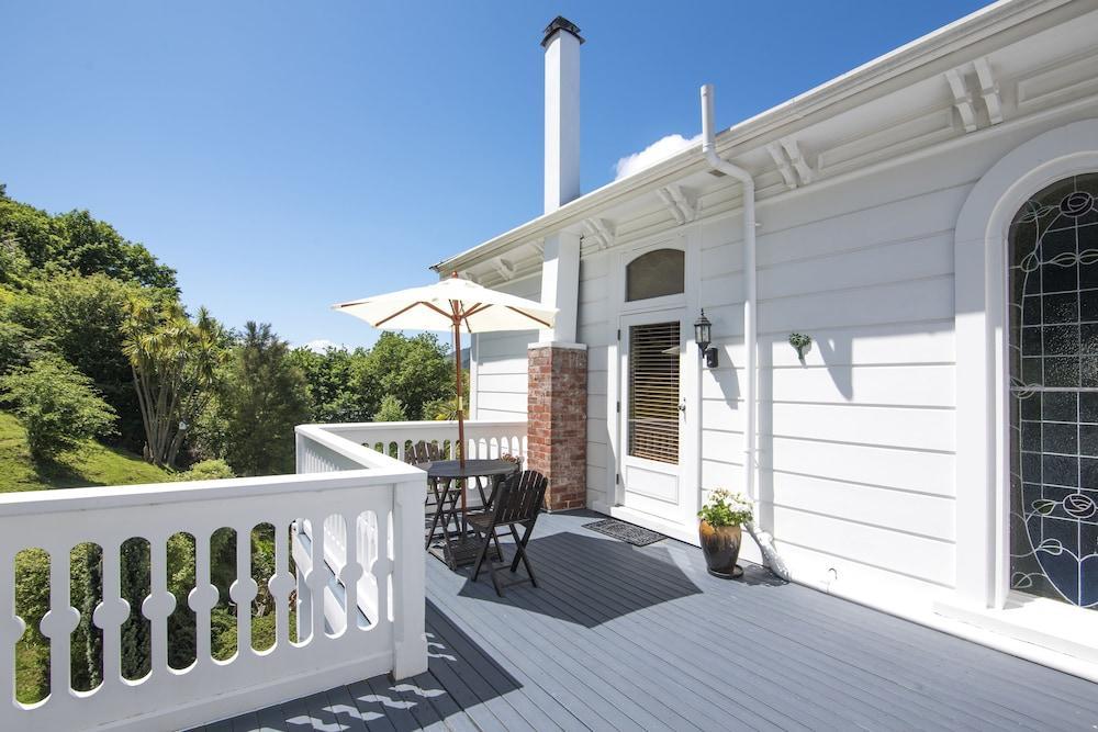 Sennen House Boutique Accommodation Піктон Екстер'єр фото