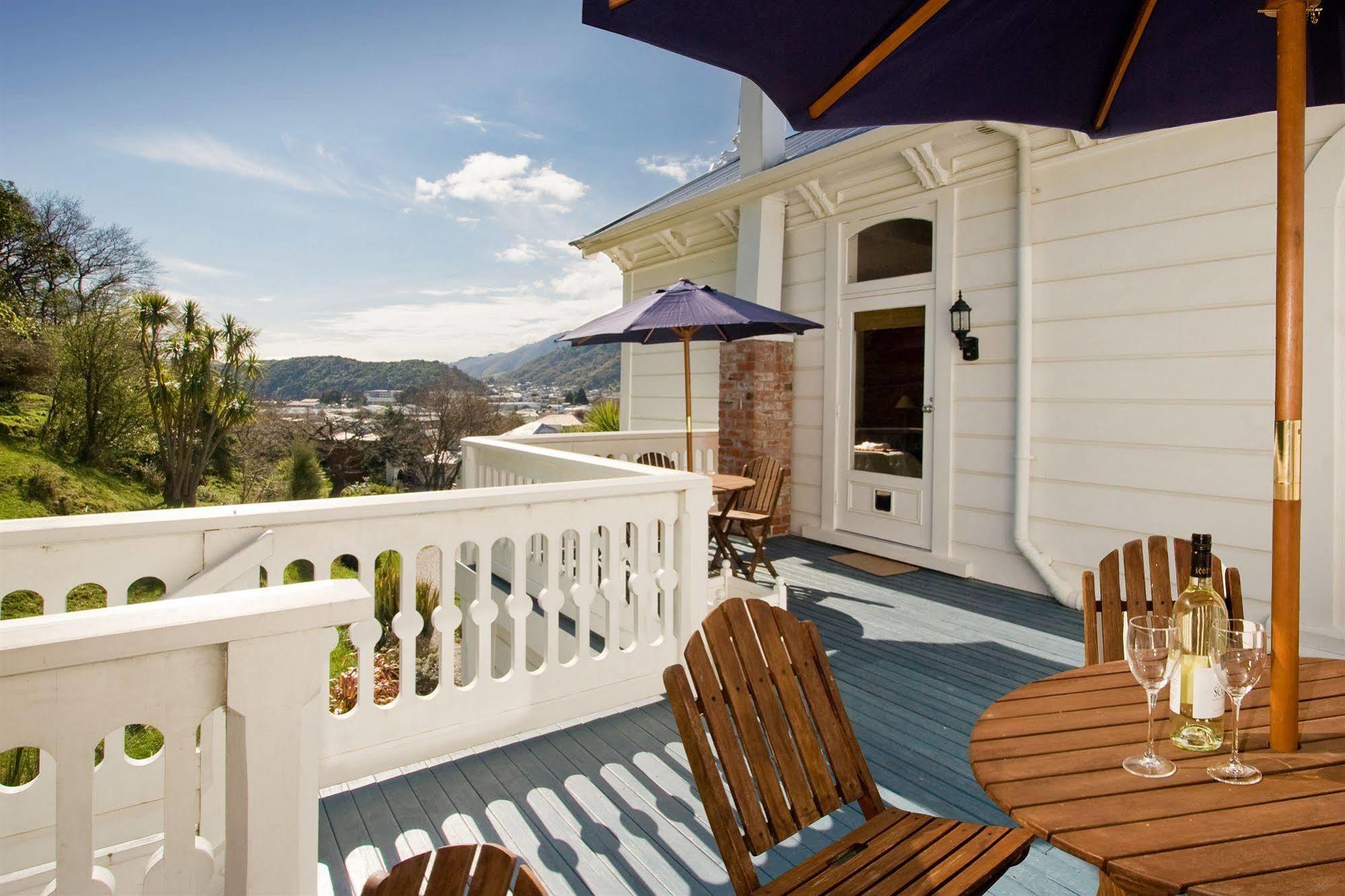 Sennen House Boutique Accommodation Піктон Екстер'єр фото