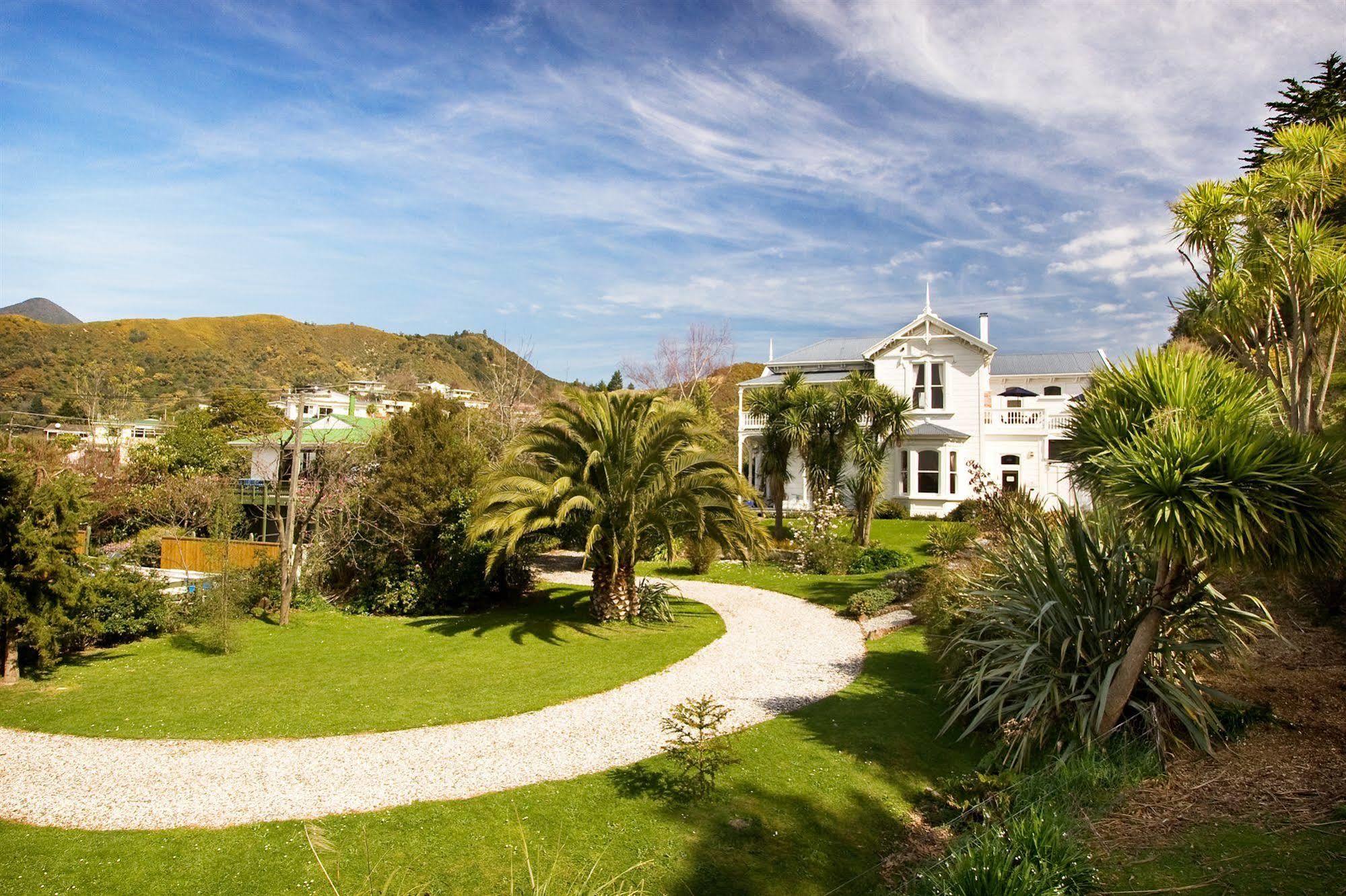 Sennen House Boutique Accommodation Піктон Екстер'єр фото